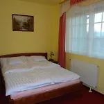 Holdlux * Sarvar