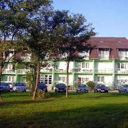 Holdlux Sarvar