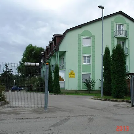 Holdlux Apartment Sarvar